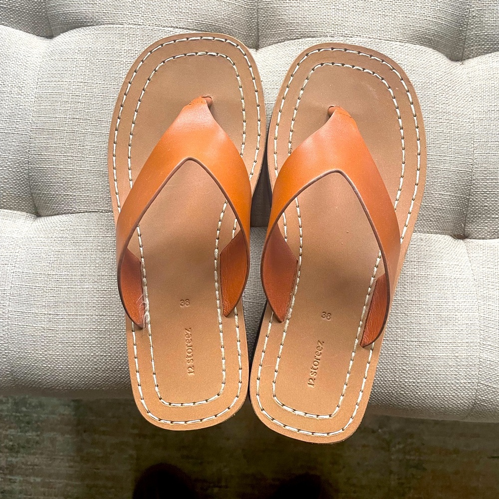 12 Storeez Caramel Brown Leather Flip Flops